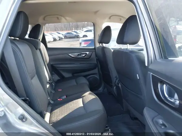 JN8AT2MV2KW370397 2019 NISSAN ROGUE - Image 8