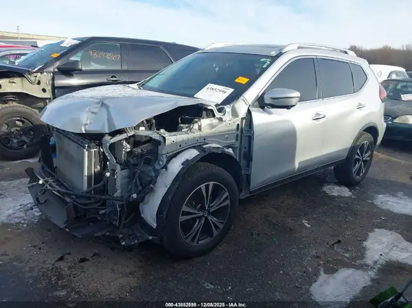 JN8AT2MV2KW371159 2019 NISSAN ROGUE - Image 2