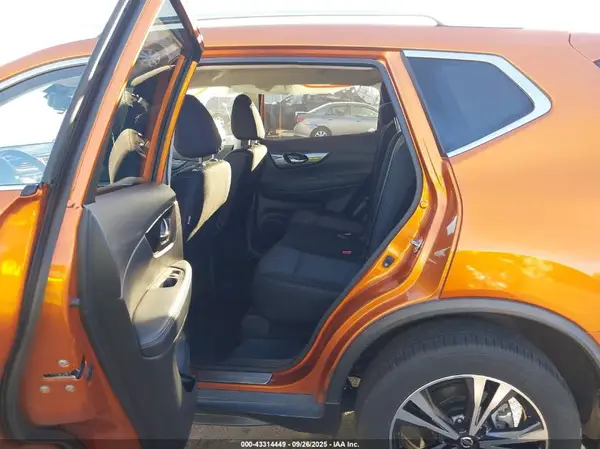 JN8AT2MV2KW371839 2019 NISSAN ROGUE - Image 8