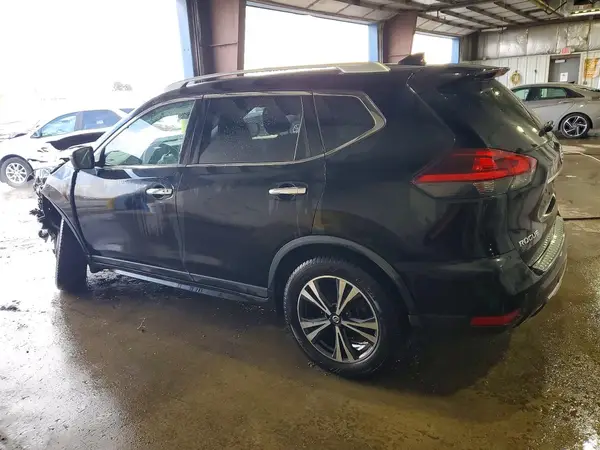 JN8AT2MV2KW376765 2019 NISSAN ROGUE - Image 2