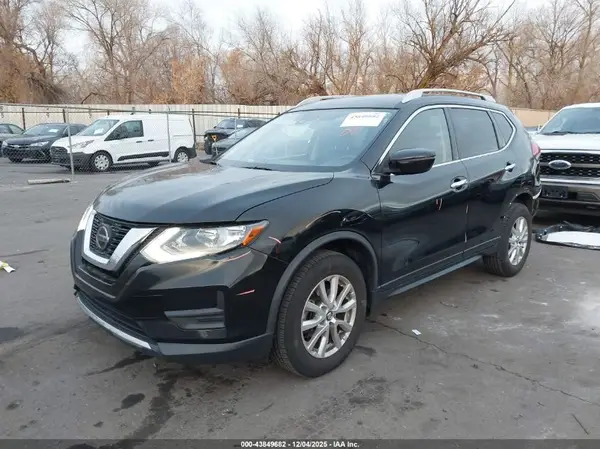 JN8AT2MV2KW379195 2019 NISSAN ROGUE - Image 2
