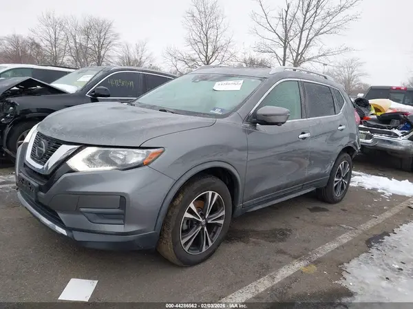 JN8AT2MV2KW388298 2019 NISSAN ROGUE - Image 2