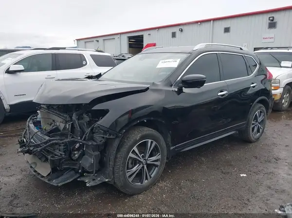 JN8AT2MV2KW388804 2019 NISSAN ROGUE - Image 2