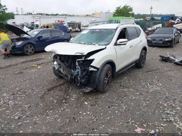 JN8AT2MV2KW394439 2019 NISSAN ROGUE - Image 2