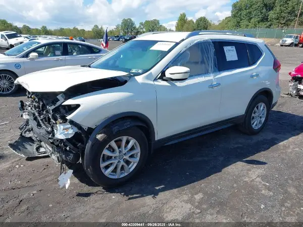 JN8AT2MV2KW401082 2019 NISSAN ROGUE - Image 2