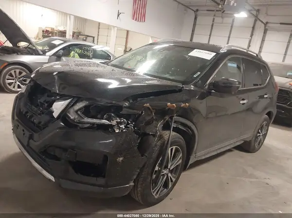 JN8AT2MV2KW401292 2019 NISSAN ROGUE - Image 2