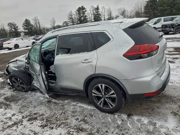 JN8AT2MV2KW401552 2019 NISSAN ROGUE - Image 2