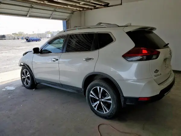 JN8AT2MV2LW114357 2020 NISSAN ROGUE - Image 2