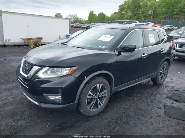 JN8AT2MV2LW134642 2020 NISSAN ROGUE - Image 2