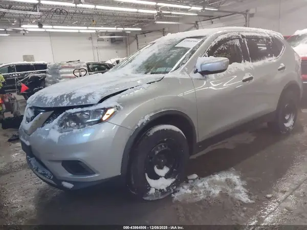 JN8AT2MV3GW150368 2016 NISSAN ROGUE - Image 2