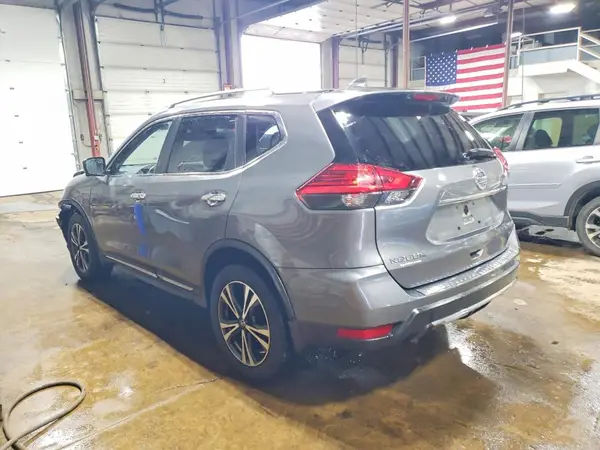 JN8AT2MV3HW002710 2017 NISSAN ROGUE - Image 2