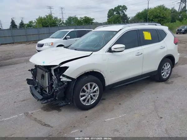 JN8AT2MV3HW003596 2017 NISSAN ROGUE - Image 2