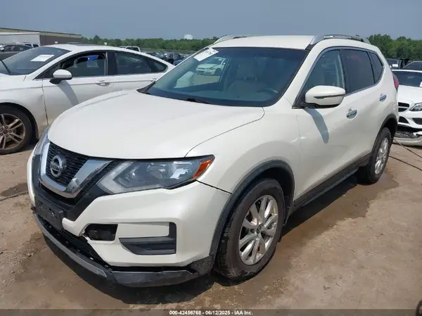 JN8AT2MV3HW006126 2017 NISSAN ROGUE - Image 2