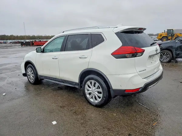 JN8AT2MV3HW007017 2017 NISSAN ROGUE - Image 2