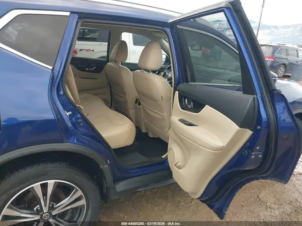 JN8AT2MV3HW008619 2017 NISSAN ROGUE - Image 8