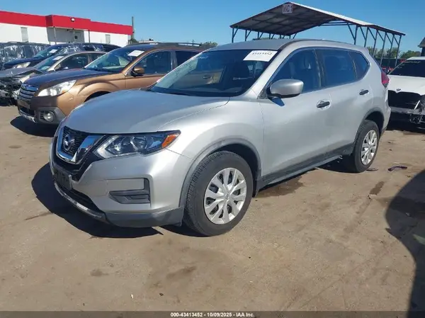 JN8AT2MV3HW009849 2017 NISSAN ROGUE - Image 2