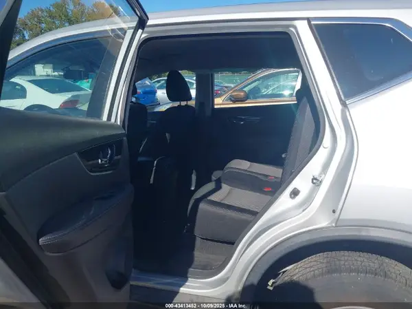 JN8AT2MV3HW009849 2017 NISSAN ROGUE - Image 8