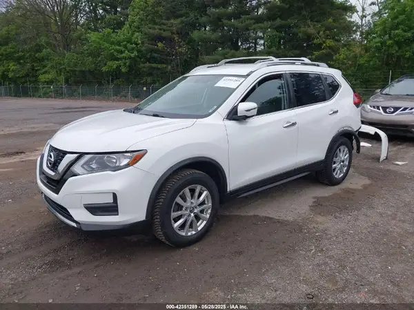 JN8AT2MV3HW010323 2017 NISSAN ROGUE - Image 2