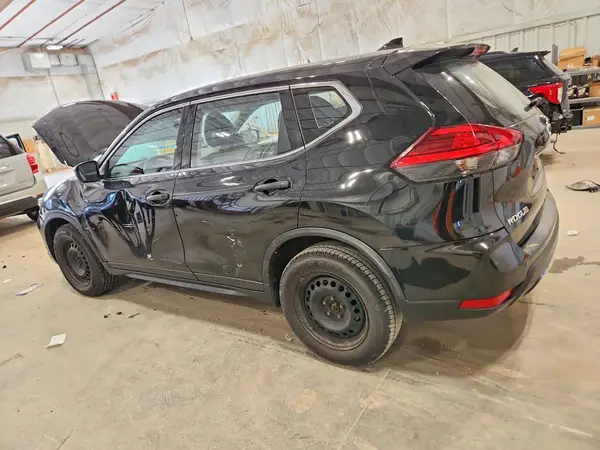JN8AT2MV3HW011293 2017 NISSAN ROGUE - Image 2