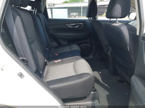 JN8AT2MV3HW013688 2017 NISSAN ROGUE - Image 8