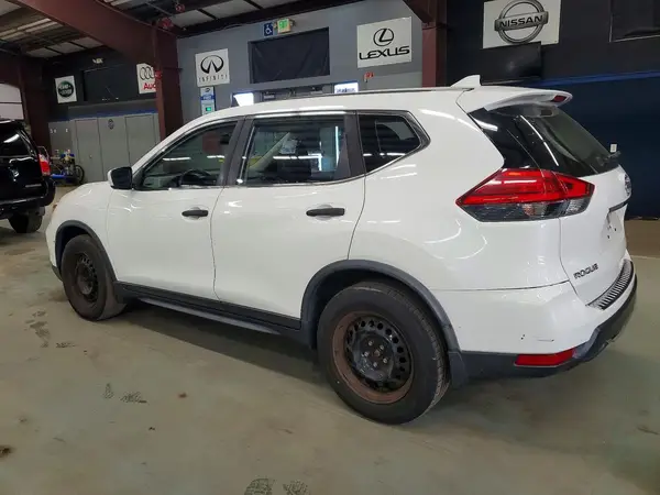 JN8AT2MV3HW014923 2017 NISSAN ROGUE - Image 2