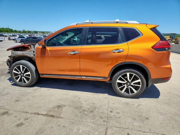 JN8AT2MV3HW016588 2017 NISSAN ROGUE - Image 2