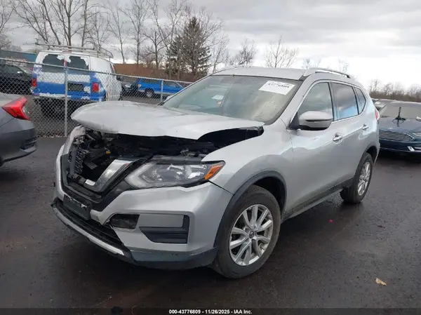 JN8AT2MV3HW018955 2017 NISSAN ROGUE - Image 2