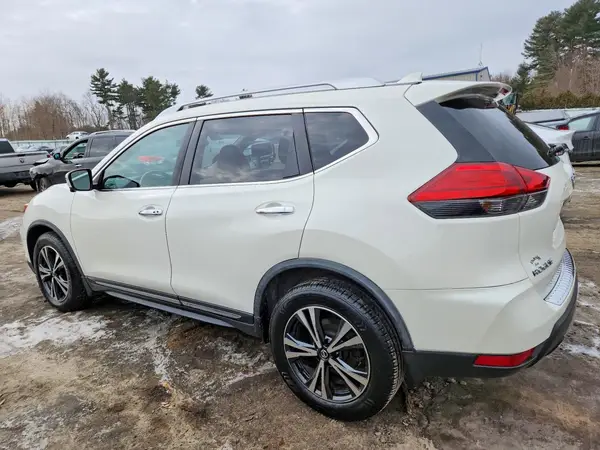JN8AT2MV3HW019023 2017 NISSAN ROGUE - Image 2