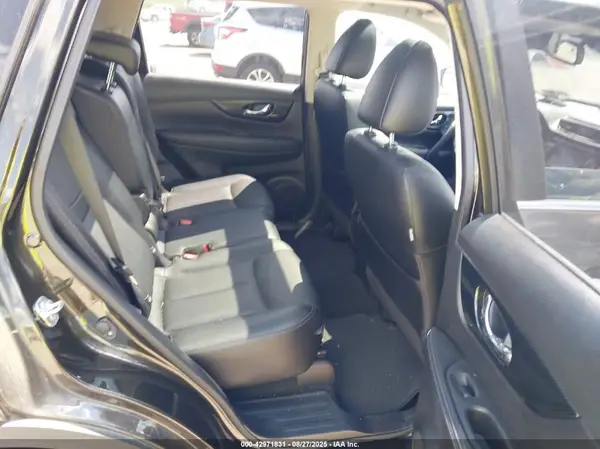 JN8AT2MV3HW019412 2017 NISSAN ROGUE - Image 8