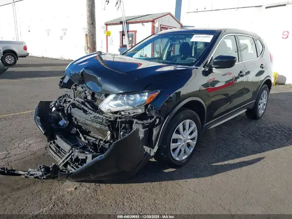 JN8AT2MV3HW022746 2017 NISSAN ROGUE - Image 2