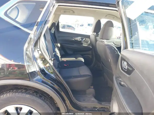 JN8AT2MV3HW022746 2017 NISSAN ROGUE - Image 8