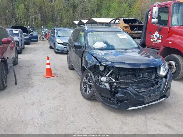 JN8AT2MV3HW022987 2017 NISSAN ROGUE - Image 1