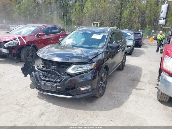 JN8AT2MV3HW022987 2017 NISSAN ROGUE - Image 2