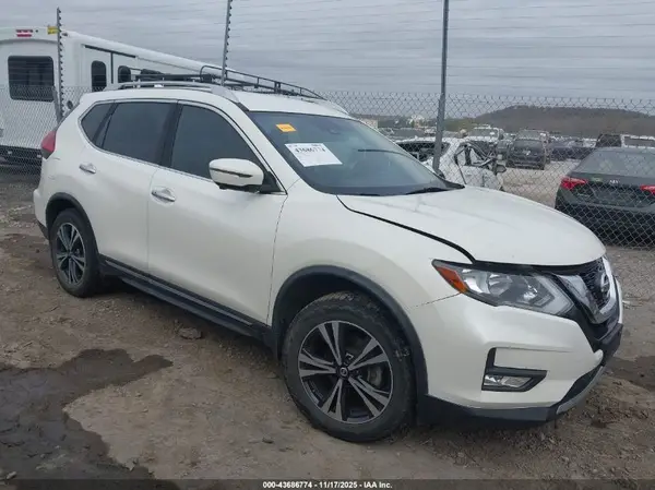 JN8AT2MV3HW023881 2017 NISSAN ROGUE - Image 1