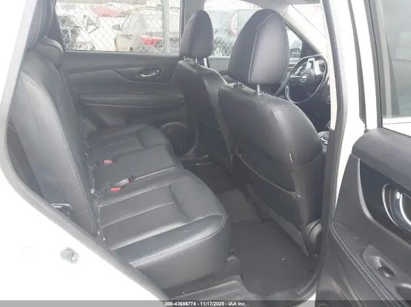 JN8AT2MV3HW023881 2017 NISSAN ROGUE - Image 8