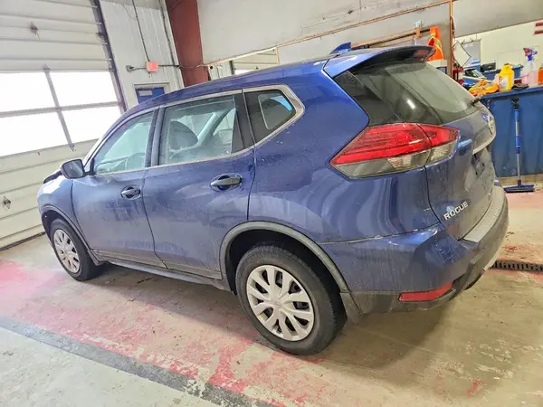 JN8AT2MV3HW025100 2017 NISSAN ROGUE - Image 2