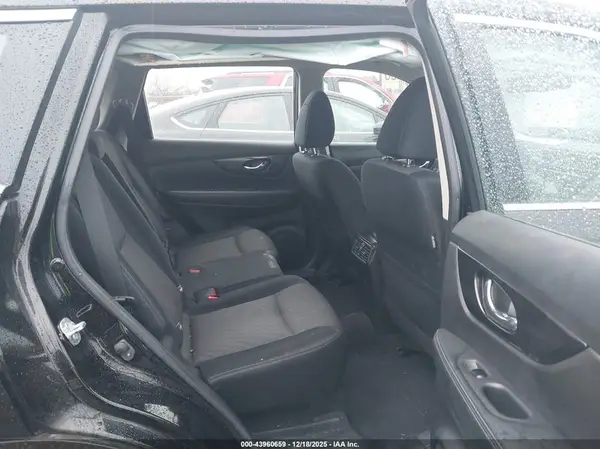 JN8AT2MV3HW252268 2017 NISSAN ROGUE - Image 8