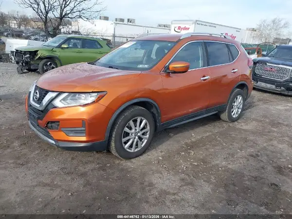 JN8AT2MV3HW256157 2017 NISSAN ROGUE - Image 2