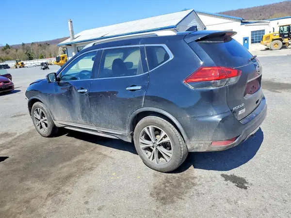 JN8AT2MV3HW257373 2017 NISSAN ROGUE - Image 2
