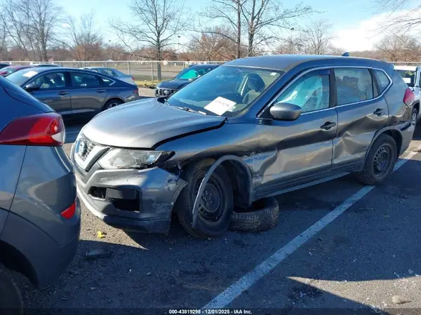 JN8AT2MV3HW259432 2017 NISSAN ROGUE - Image 2