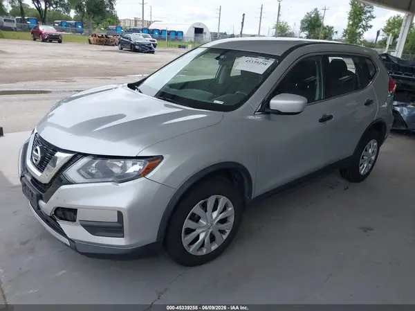 JN8AT2MV3HW260239 2017 NISSAN ROGUE - Image 2