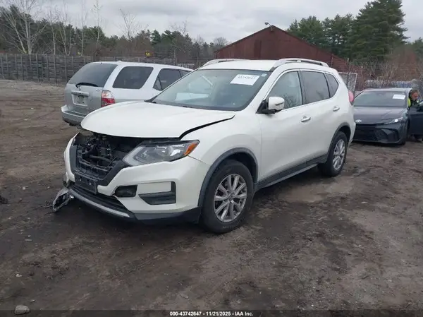 JN8AT2MV3HW272312 2017 NISSAN ROGUE - Image 2