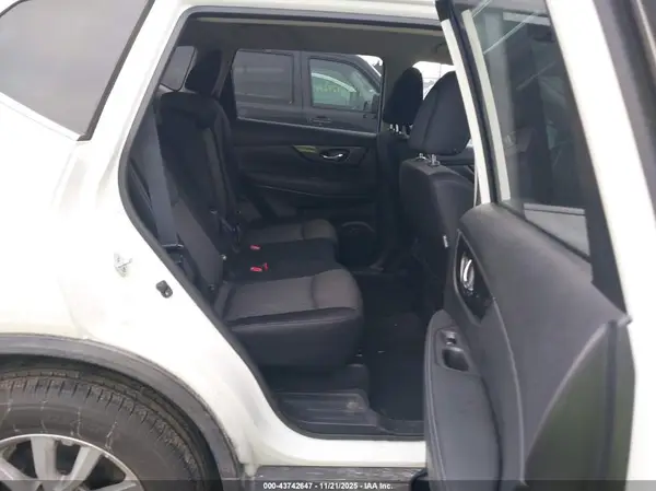 JN8AT2MV3HW272312 2017 NISSAN ROGUE - Image 8