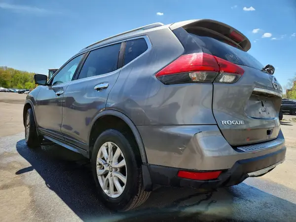 JN8AT2MV3HW273797 2017 NISSAN ROGUE - Image 2
