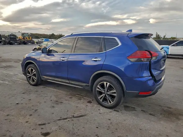 JN8AT2MV3JW304620 2018 NISSAN ROGUE - Image 2