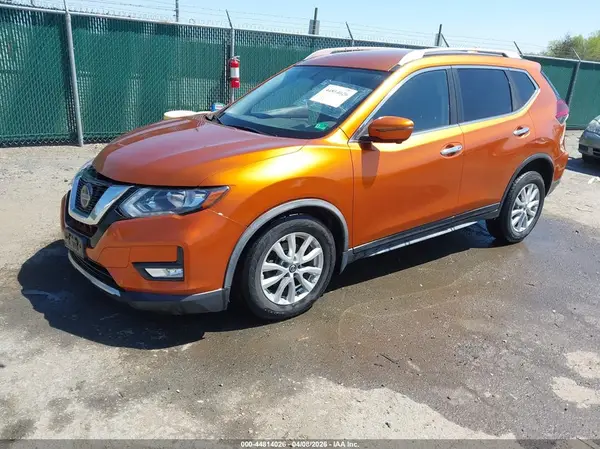 JN8AT2MV3JW308120 2018 NISSAN ROGUE - Image 2