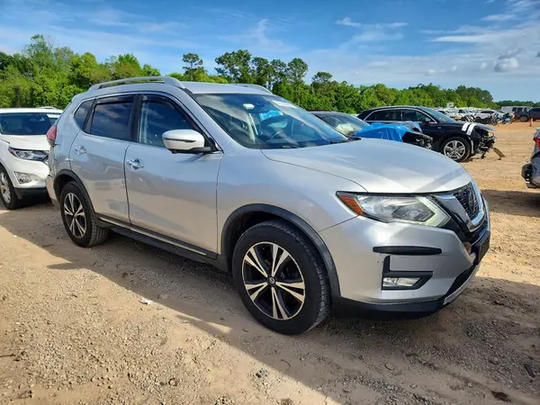 JN8AT2MV3JW308943 2018 NISSAN ROGUE - Image 2