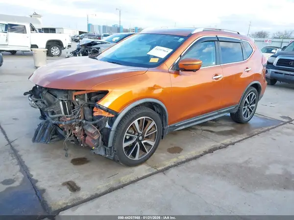 JN8AT2MV3JW319621 2018 NISSAN ROGUE - Image 2
