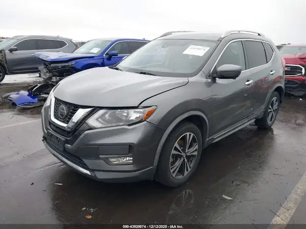 JN8AT2MV3JW319845 2018 NISSAN ROGUE - Image 2