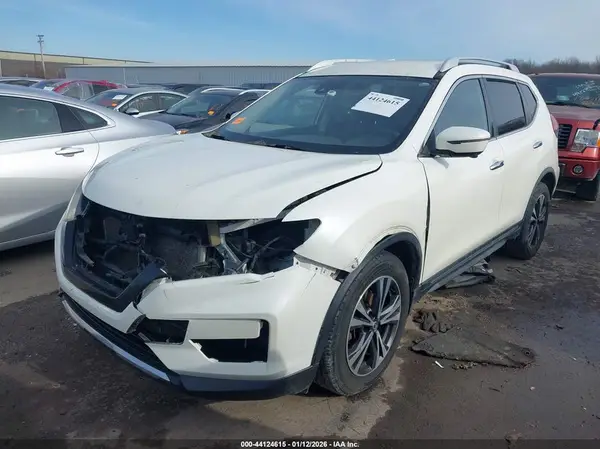 JN8AT2MV3JW322177 2018 NISSAN ROGUE - Image 2